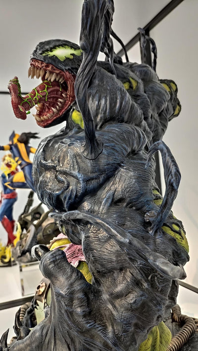 Venom Hulk Version A 1/4 Scale Statue