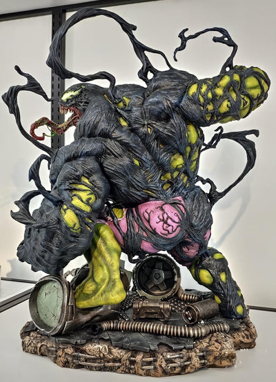 Venom Hulk Version A 1/4 Scale Statue
