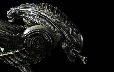 Alien Hive Warrior - Black Variant - 1/3 Scale Premium Statue