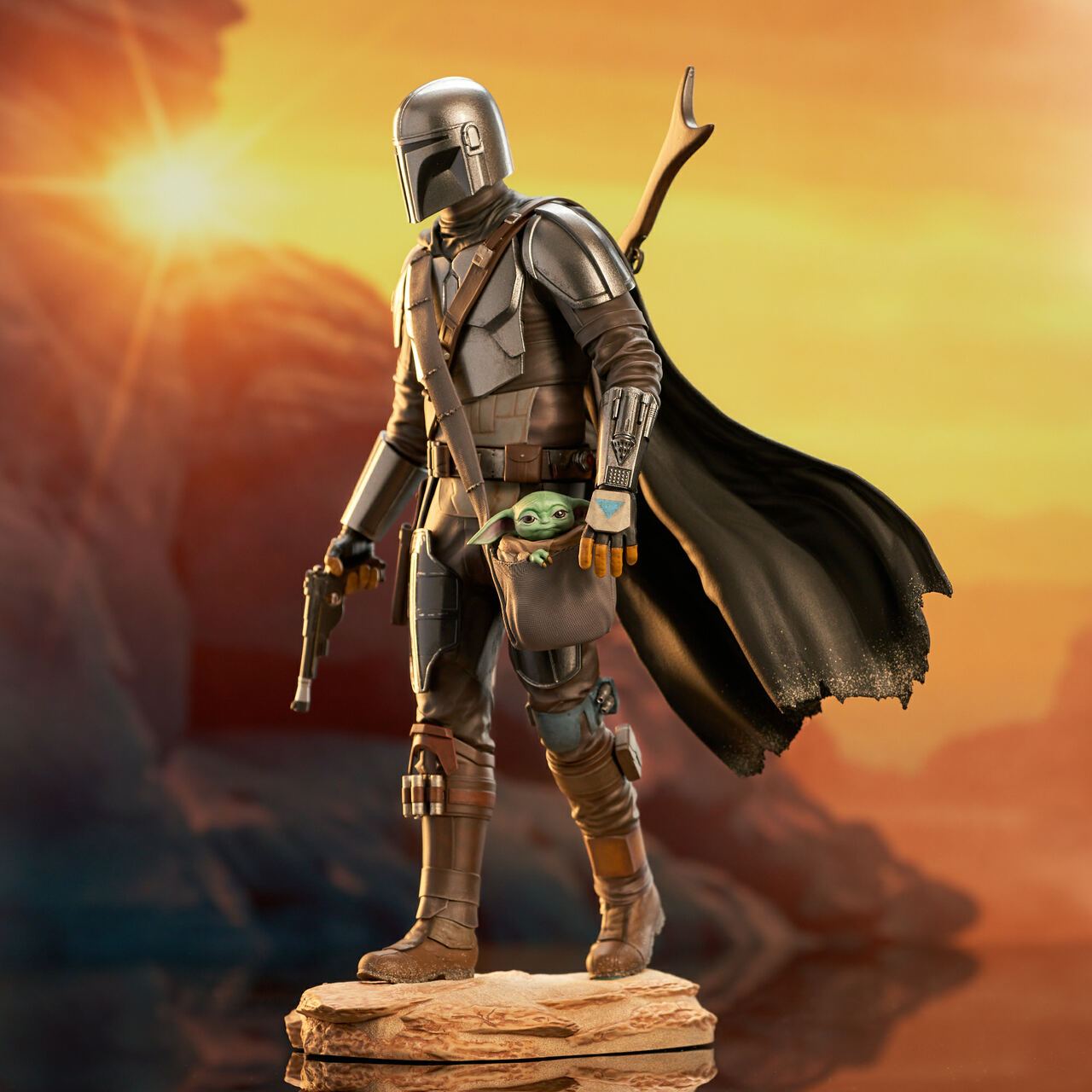 The Mandalorian with Child 1/7 Scale Statue