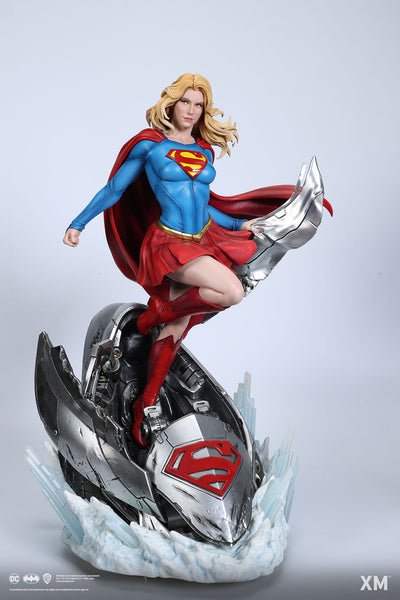 Supergirl 1/6 Scale Statue