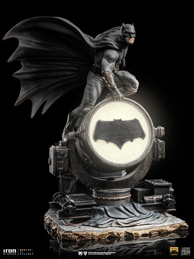 Zack Snyder's Justice League - Batman on Batsignal Art Scale 1/10