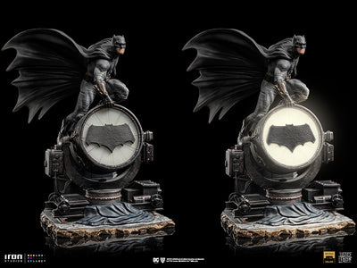 Zack Snyder's Justice League - Batman on Batsignal Art Scale 1/10