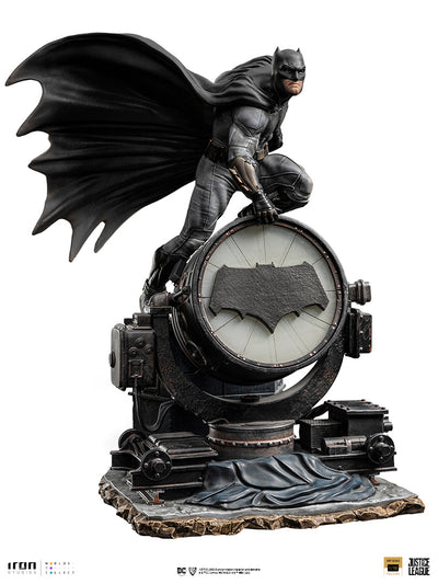 Iron Studios Batman on Batsignal - Zack Snyder's Justice League - Deluxe  Art Scale 1/10 - Figurine Collector EURL