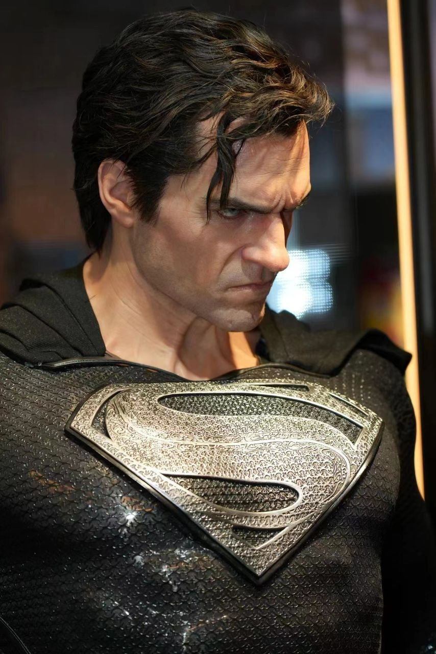 Superman Man of Steel Henry Cavill reprint signed photo #2 RP at 's  Entertainment Collectibles Store