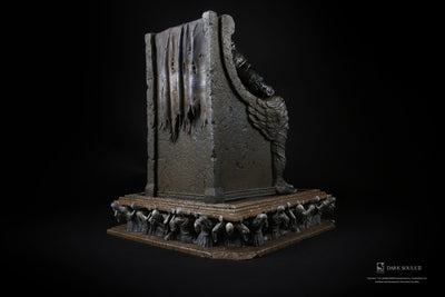 Dark Souls III: Yhorm 1:18 Scale Statue