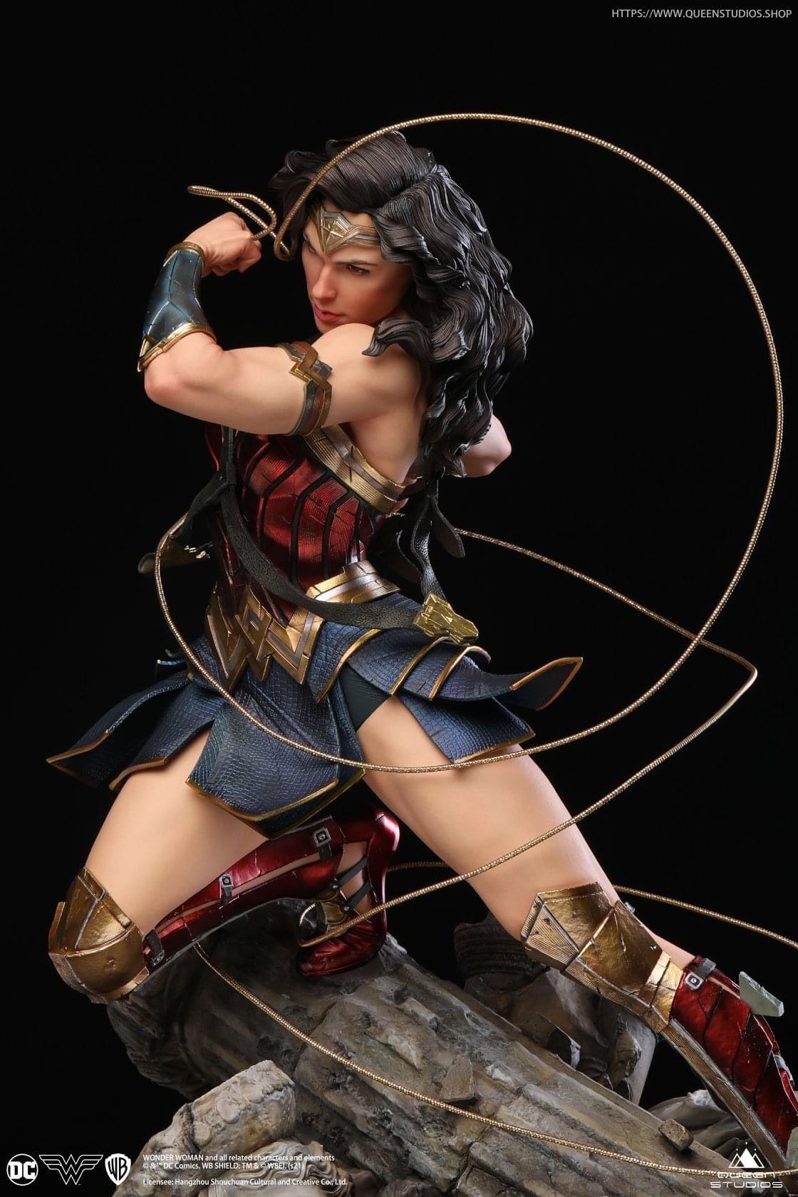 Queen Studios - DC Comics Wonder Woman 1:4 Scale Statue Figurine