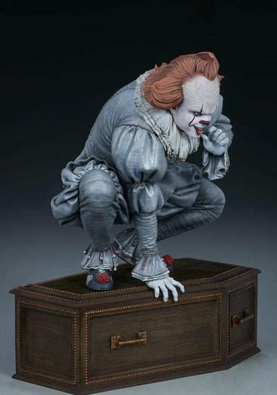 Tweeterhead Exclusive Pennywise maquette. Wolf hand 😁  Pennywise,  Pennywise the dancing clown, Horror movie icons