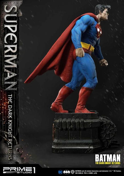 Museum Masterline Batman - The Dark Knight Returns (Comics) Superman DELUXE