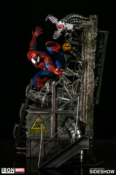 Spider-Man 1/4 Scale Legacy Statue Diorama by Iron Studios