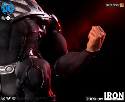 Superman (Black Suit) 1/3 Scale Statue