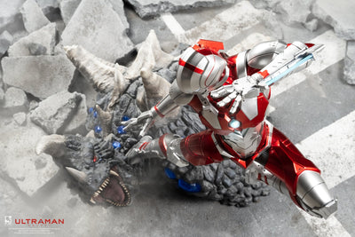 Ultraman vs Black King 1/4 Scale Statue