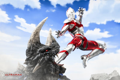 Ultraman vs Black King 1/4 Scale Statue