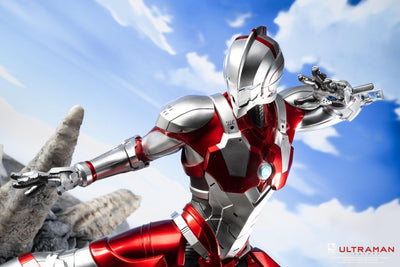 Ultraman vs Black King 1/4 Scale Statue