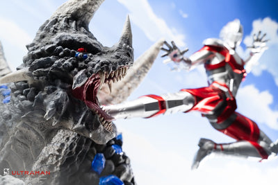 Ultraman vs Black King 1/4 Scale Statue